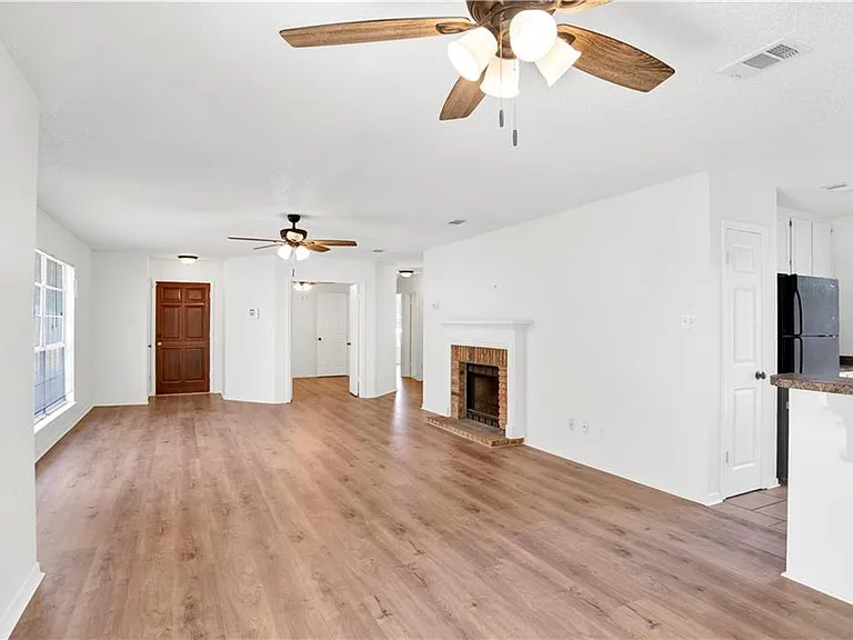 5631 Bentley Ln — Photo 7