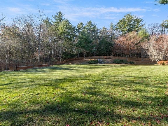 3rd image of 8 Onion River Rd