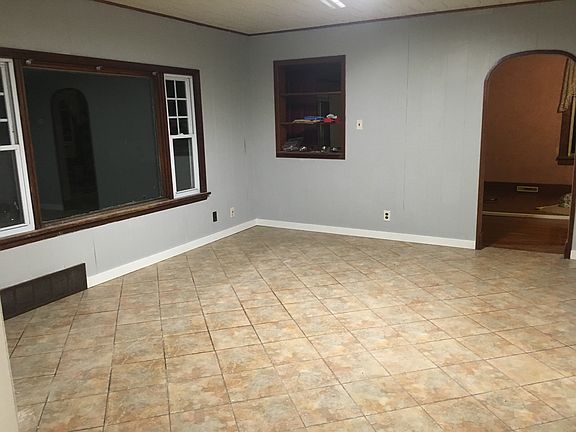 3rd image of 2257 County Road 3000 N