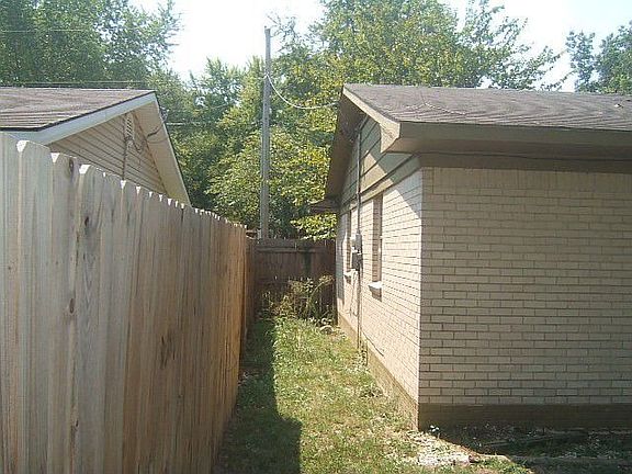 3rd image of 603 SE 10th St