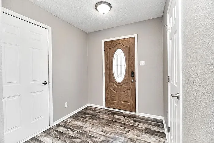 3 bed, 2.0 bath, 1821 sqft, $2,175 — Photo 4