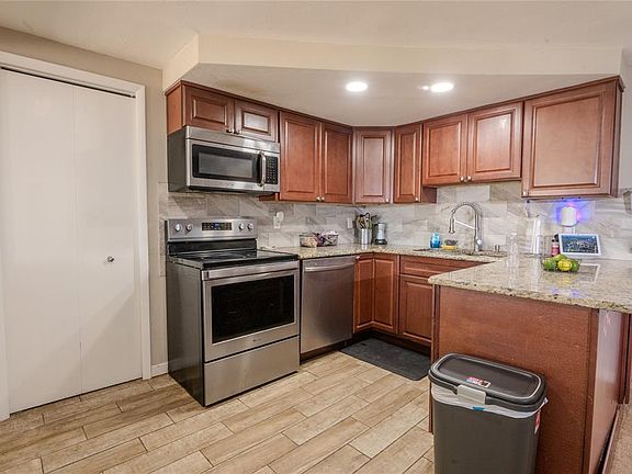 3rd image of 1050 Deal Ln