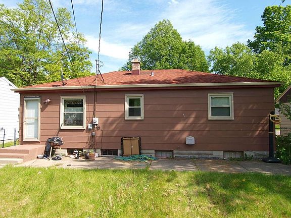 2nd image of 8234 W Sheridan Ave