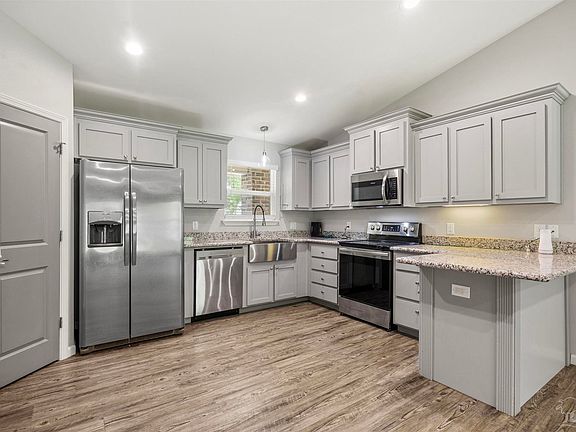 5th image of 5622 Riviera Dr