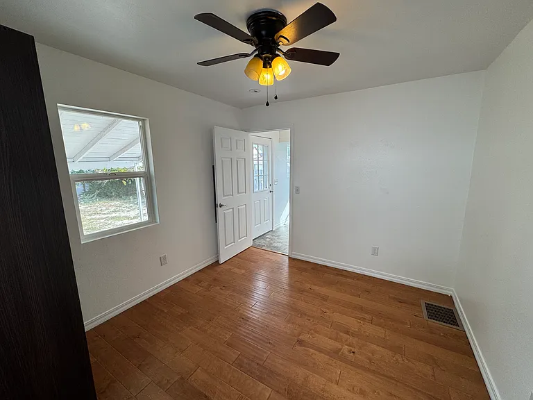 1338 Pine St — Photo 17