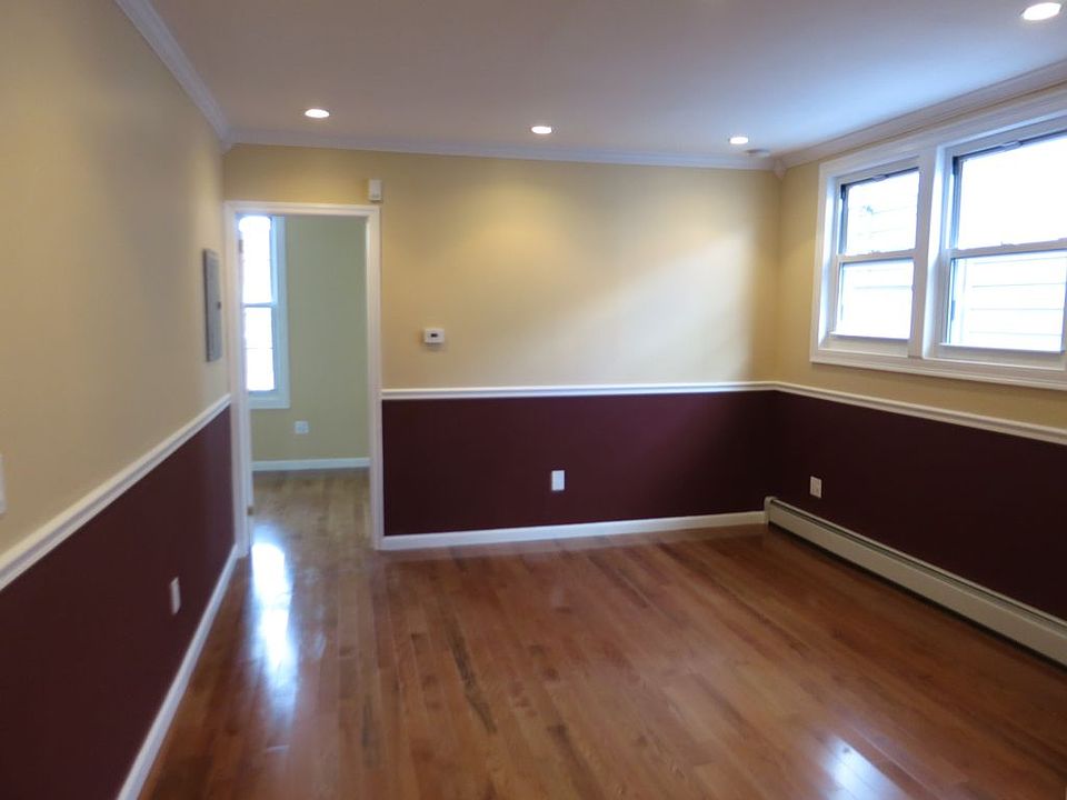 2nd image of 911 Elton St #02