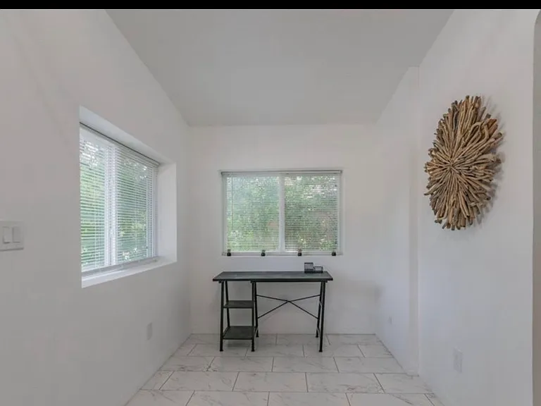 1537 Drew St — Photo 17