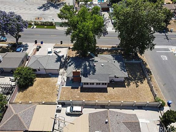 3rd image of 4806 N Mountain View Ave