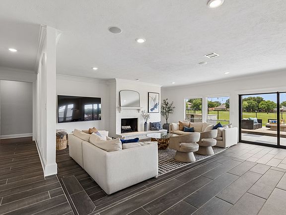 3rd image of 301 Hill Ln