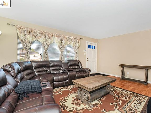 5th image of 2732 Dolores St