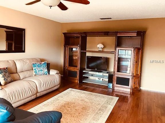 4th image of 6070 80th St N Unit 312