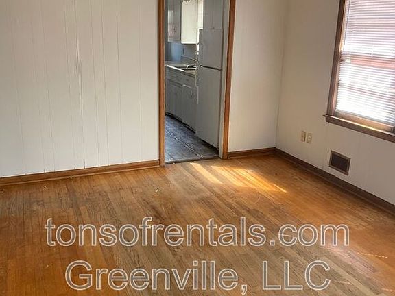 4th image of 173 Griswold Cir