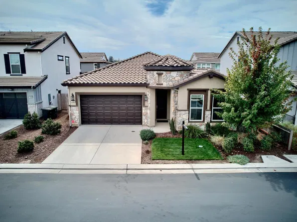 1925 Carmel Ranch Cir, Oakdale, CA 95361