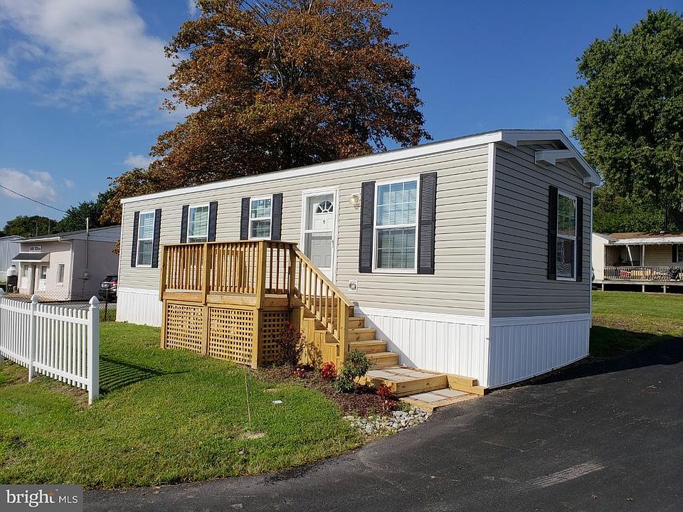 1st image of 13 Del Haven Ct