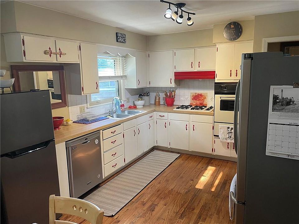 2nd image of 7609 Hayes St