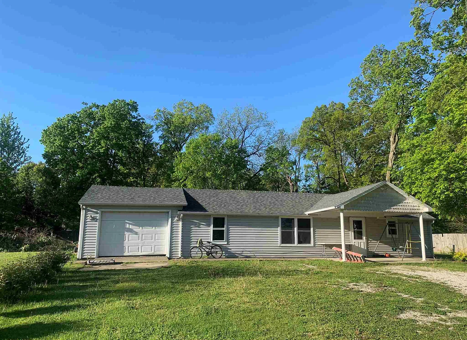 1225 Maple Ln photo 1