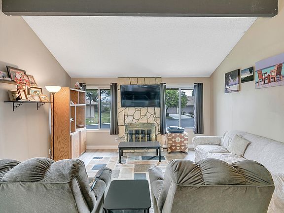5th image of 26134 Rainbow Glen Dr #44
