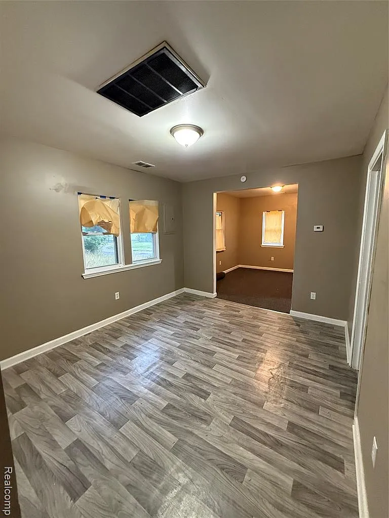 2 bed, 1.0 bath, 680 sqft, $1,050 — Photo 3