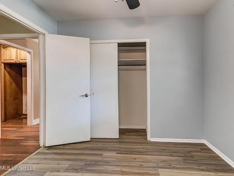 2323 Middlecoff Dr — Photo 23