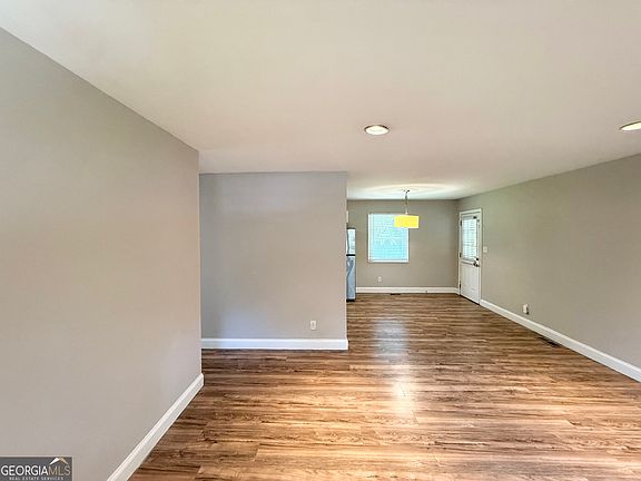 3rd image of 429 Oak Dr SE