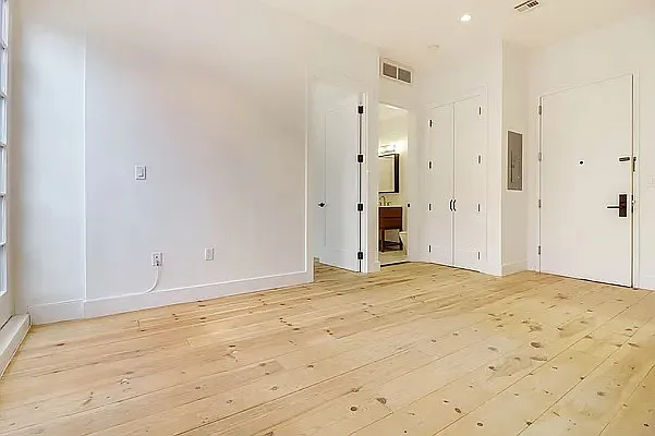 Rented by Nooklyn NYC LLC | media 52