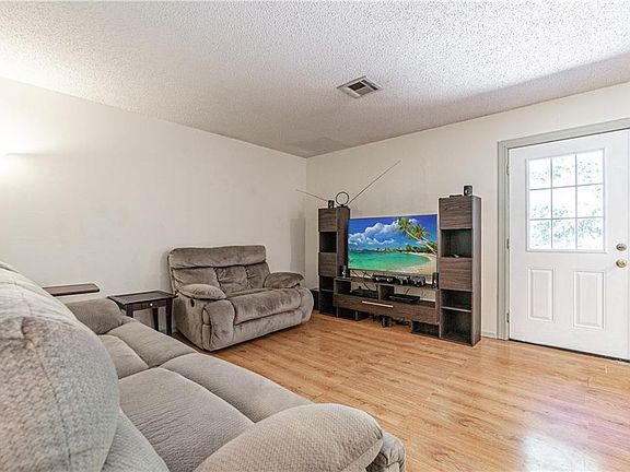 4th image of 213 Mount Vernon Dr