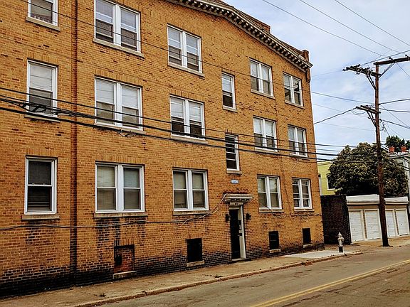 2nd image of 800 N Sheppard St APT 11