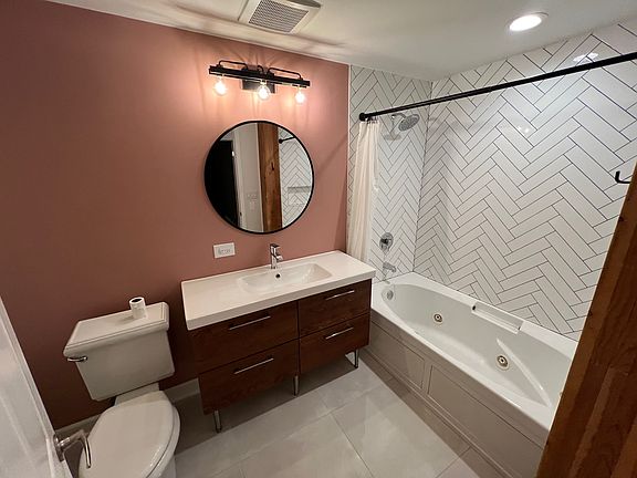 4th image of 2806 N Oakley Ave APT 408