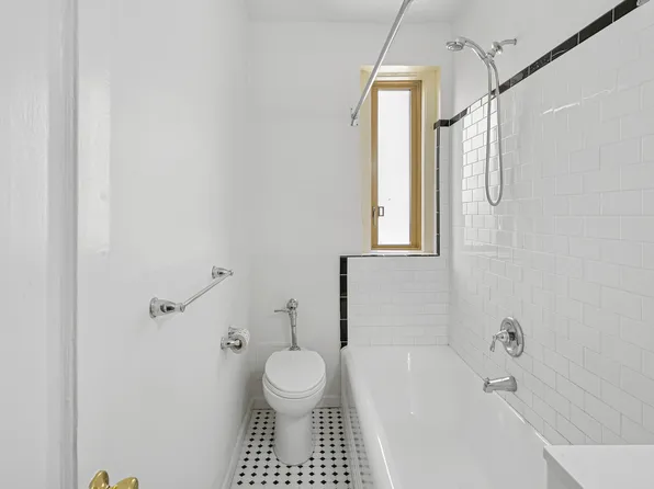 57 Park Terrace West image 10 of 11