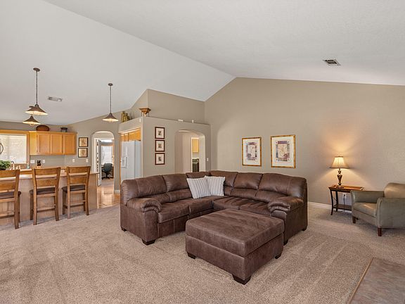 3rd image of 440 Scottsdale Cir