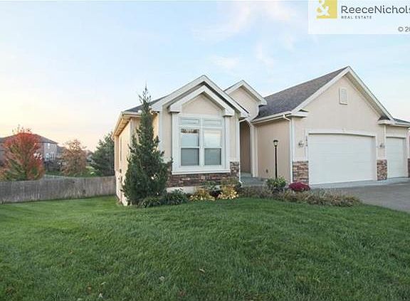 3rd image of 2810 SW Summer Creek Ct