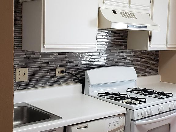 2nd image of 1000 Bayside Dr Unit 305