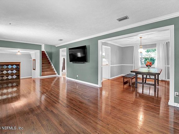 5th image of 6938 HANSON Drive N