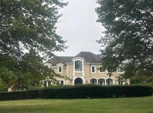 4 Country Club Ln, Colts Neck, NJ 07722