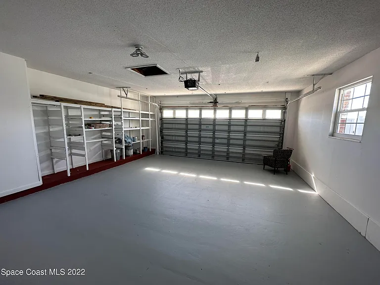 1660 Neptune Dr — Photo 21