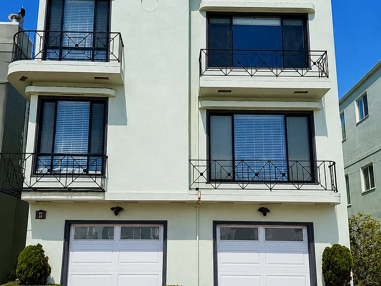 27-29 Iris Ave — Photo 1