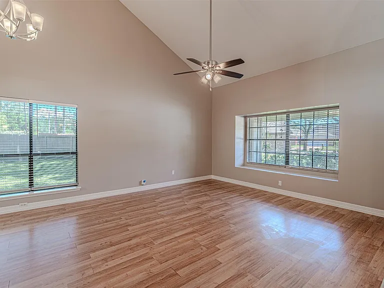 18506 Creekfield Ct — Photo 11