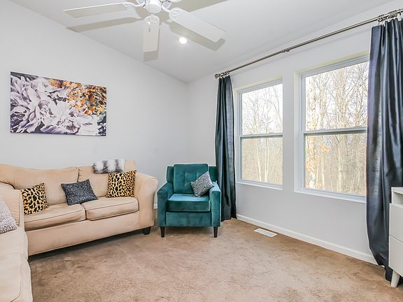 3rd image of 10142 Castle Creek Cir