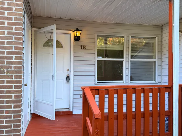 18 Ashley Dr, New Castle, DE 19720