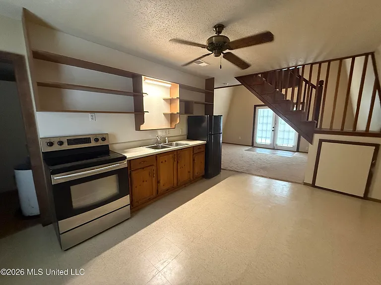 9907 Cedarcliff Dr — Photo 22