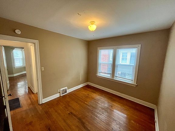 4th image of 1821 S Florence Ave