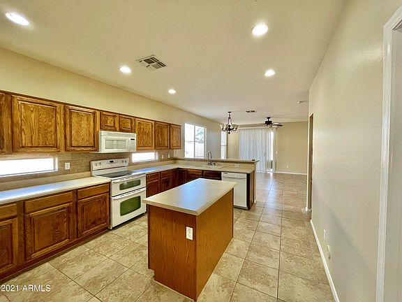 3rd image of 3444 E Clifton Ave