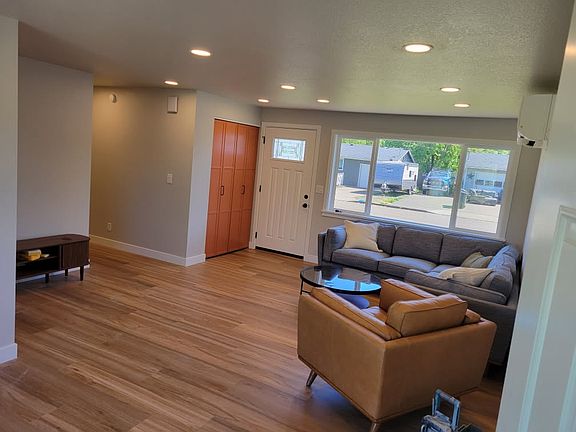 2nd image of 218 Char St