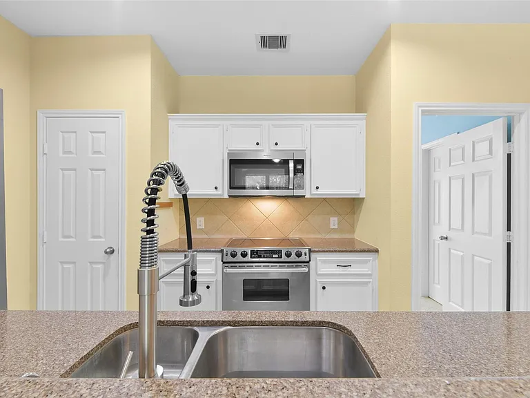 2711 Polk St — Photo 15