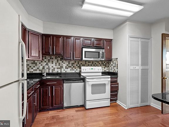 4th image of 3713 George Mason Dr #1412
