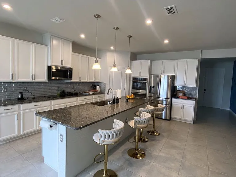 100 Lavenna Ave — Photo 3