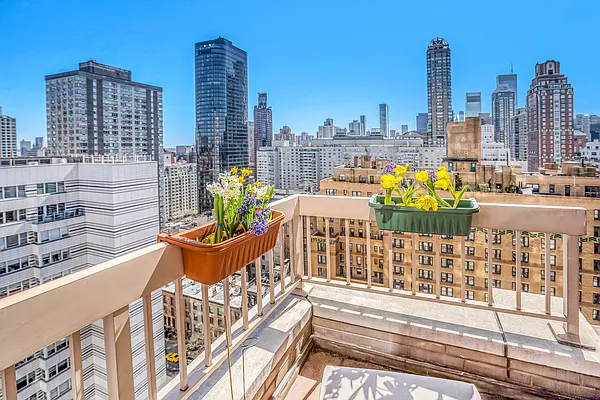 Sold by SERHANT. | media 1