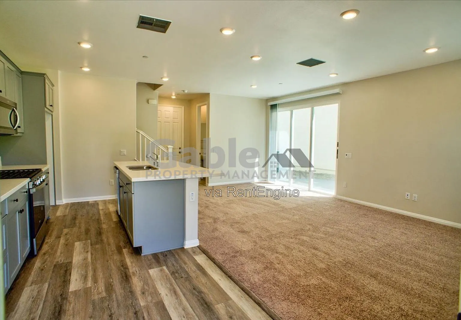 3 bed, 2.5 bath, 1412 sqft, $3,900 — Photo 4