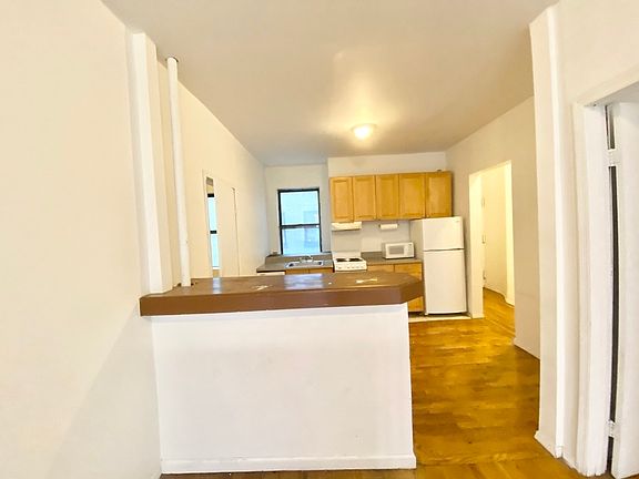 5th image of 536 E 5th St APT 7A