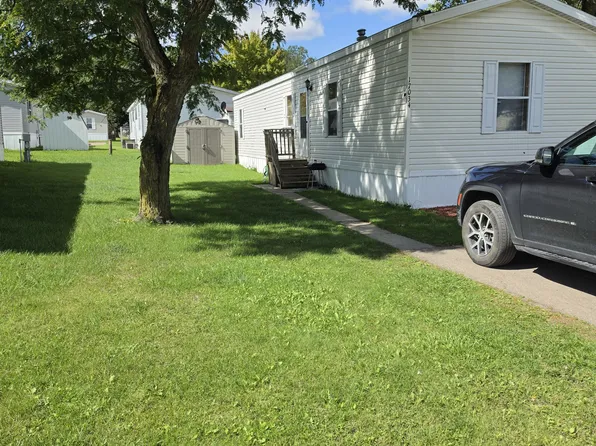 17034 Canterbury Cir, Holly, MI 48442